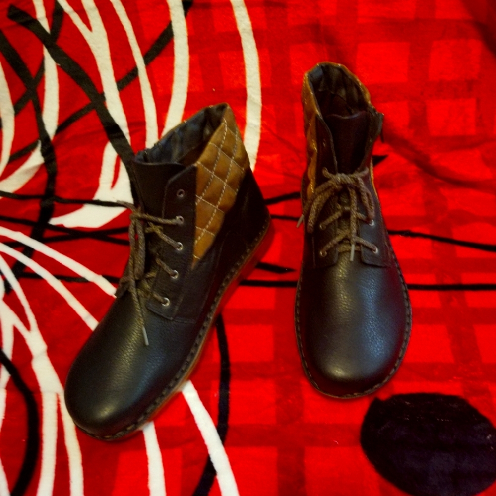 Women's Naot Boots NWOT sz 42